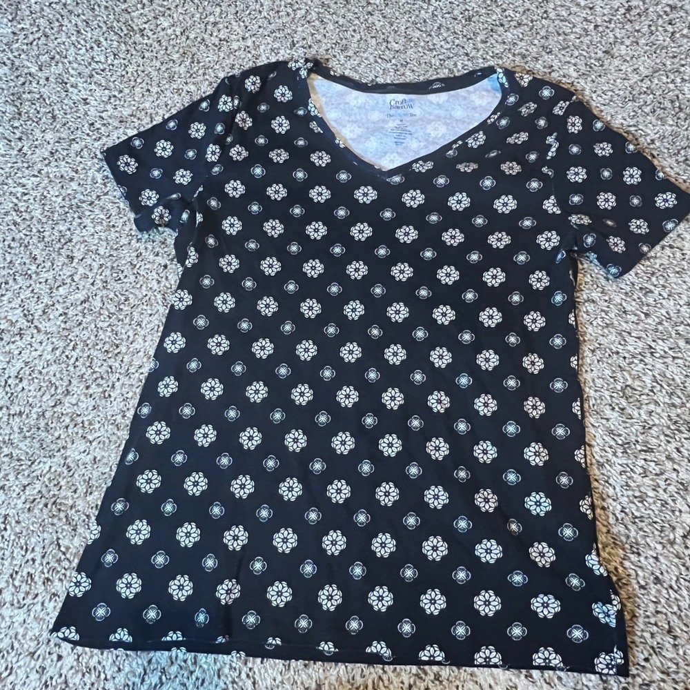 Croft & Barrow Womens Black Floral Medallion V-Neck Cotton Classic Tee Shirt M